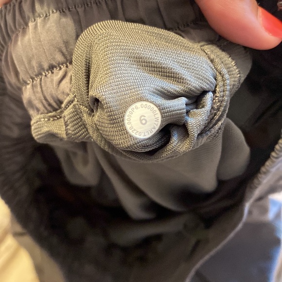 “Grey Sage” lululemon hotty hot shorts 4 inch - Picture 3 of 3